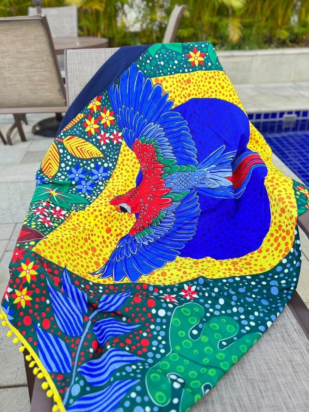 Vibrant Parrot Print Bird Pet Wrap/ Towel – Multicolor